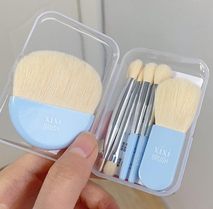 Set Of 4 Candy Makeup Brush Set, Portable Traveling Makeup Brush Set, Beauty Foundation Eye Shadow Tool Makeup Brush Set, Cosmetic Brushes Kit with PVC Case