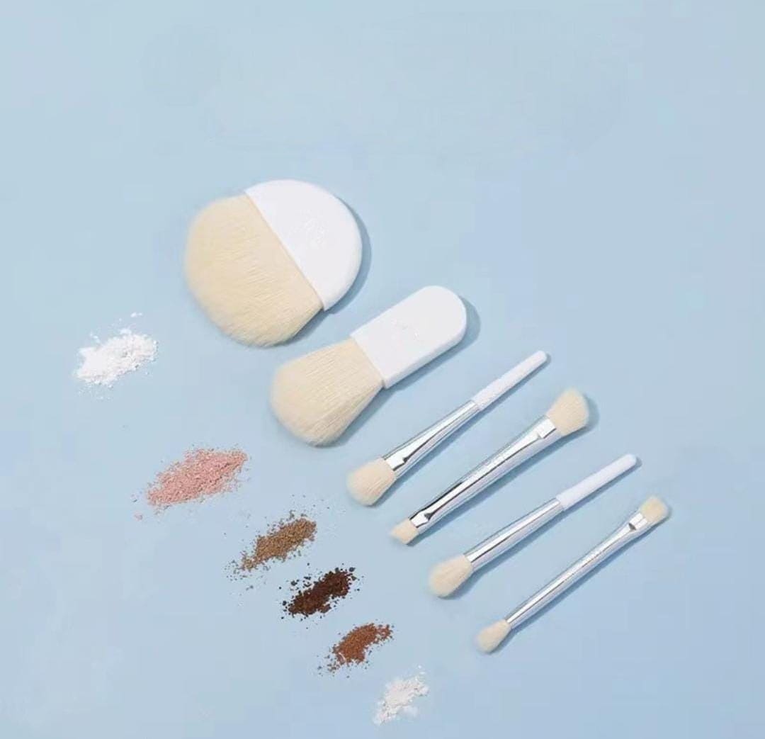Set Of 4 Candy Makeup Brush Set, Portable Traveling Makeup Brush Set, Beauty Foundation Eye Shadow Tool Makeup Brush Set, Cosmetic Brushes Kit with PVC Case