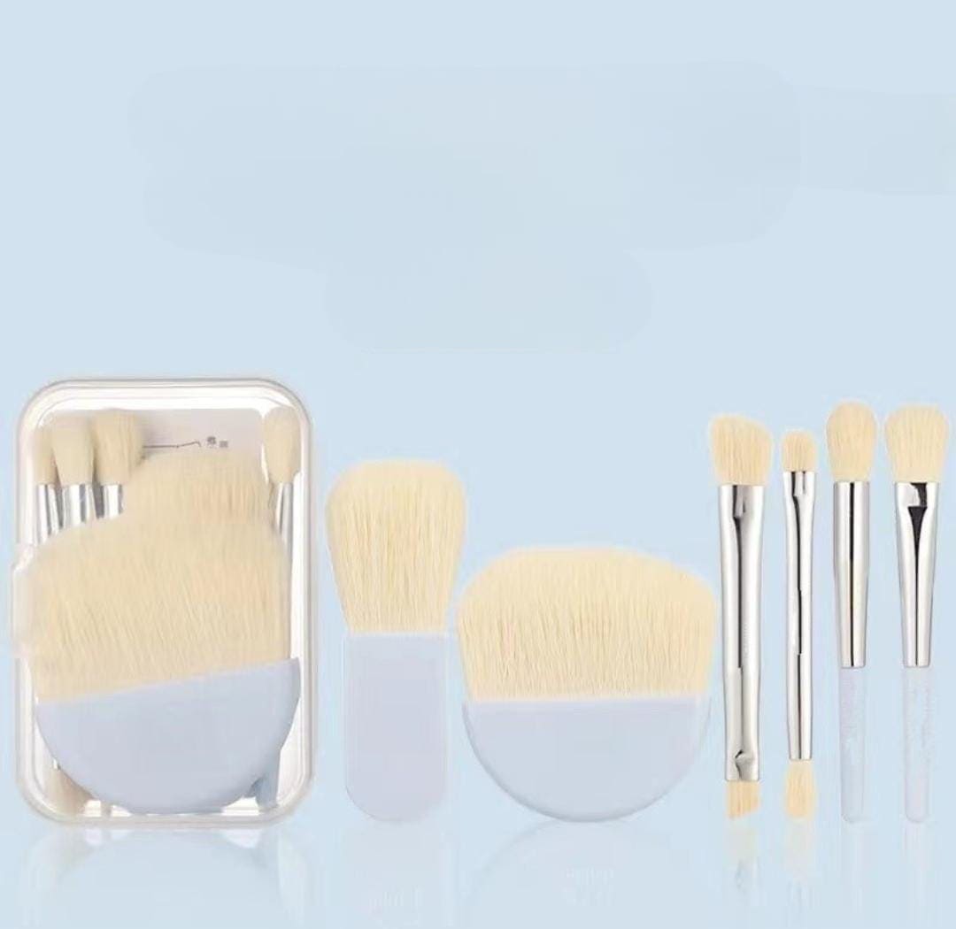 Set Of 4 Candy Makeup Brush Set, Portable Traveling Makeup Brush Set, Beauty Foundation Eye Shadow Tool Makeup Brush Set, Cosmetic Brushes Kit with PVC Case