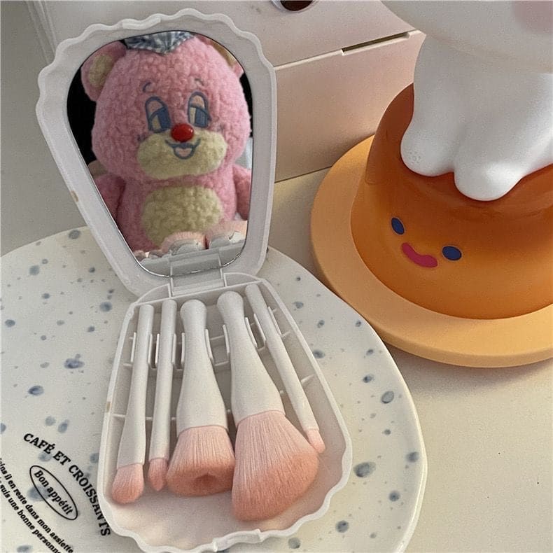 Shell Makeup Brush Set With Mirror, Eyeshadow Highlighter Foundation Brush Beauty Tool, Portable Shell Shaped Mirror Case  Brush Set, Convenient Small Portable Makeup Tool for Travel, Cosmetic Brushes Kit with Mirror Case
